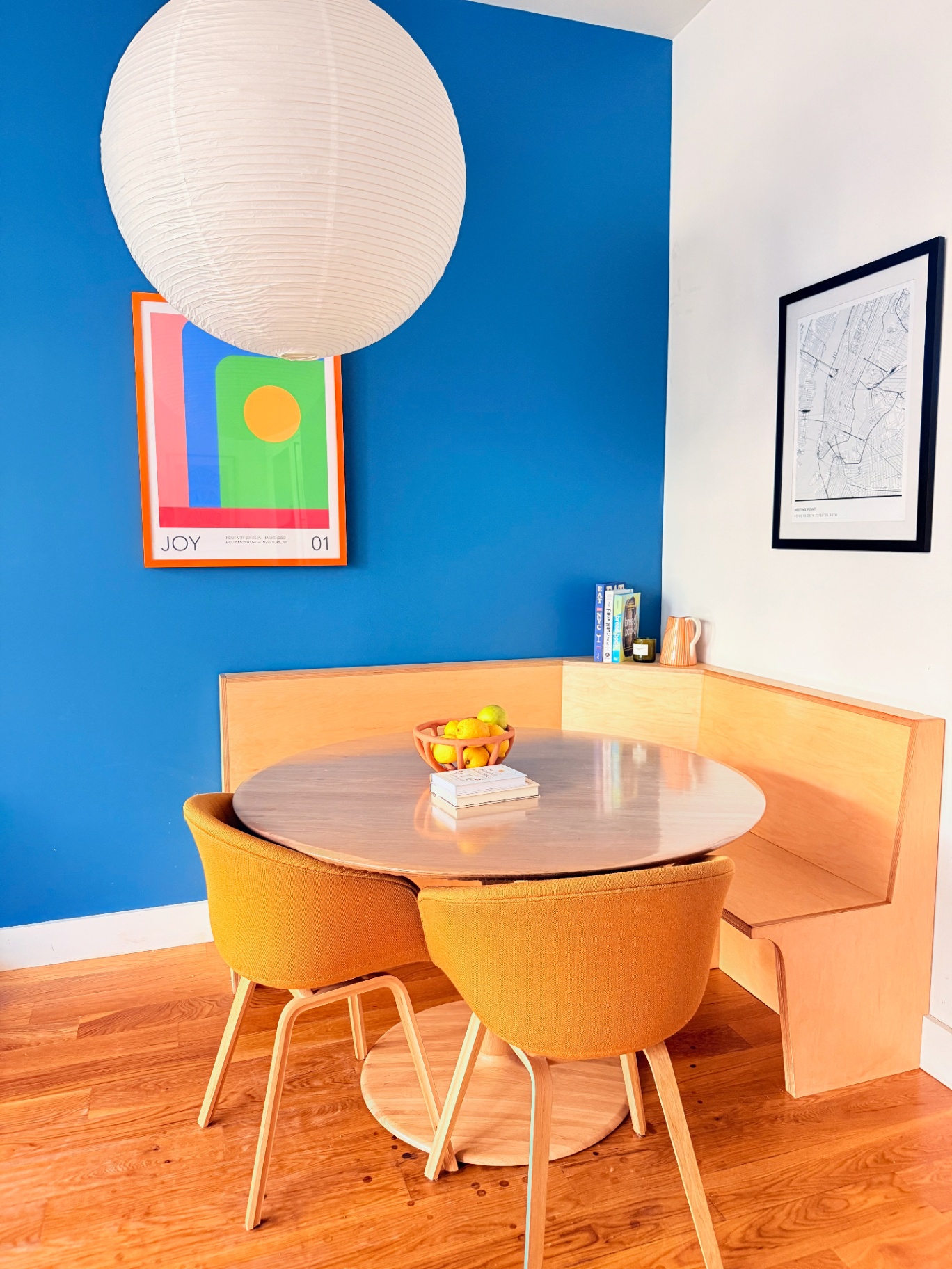 Dining nook close
